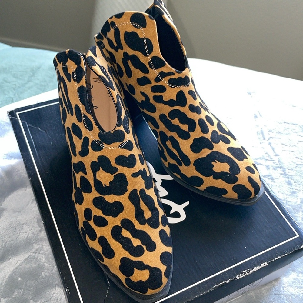 Fun, ankle leopard suede bootie!